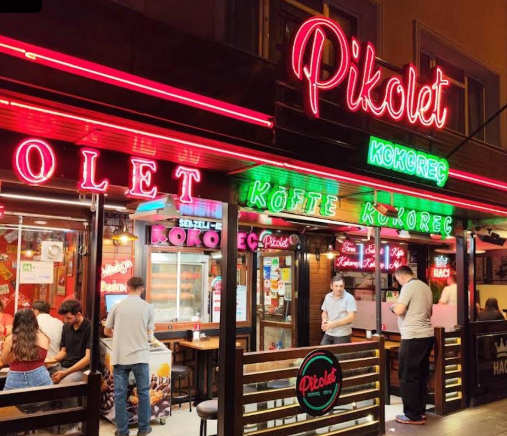 Pikolet dış cephe gece görünümü